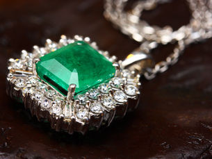 The Timeless Beauty of Emeralds: Why Green Gemstones Never Go Out of Style