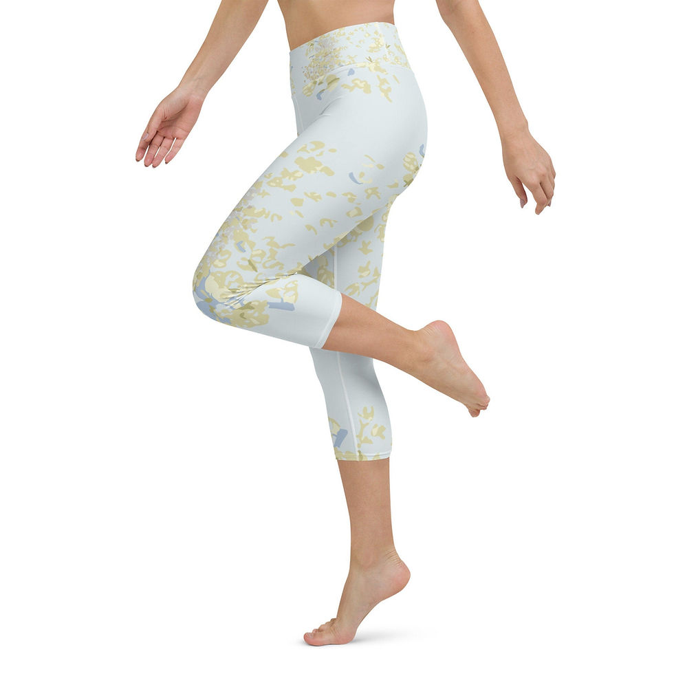 Thumbnail: Yoga Capri Leggings- light blue Hydrangeas