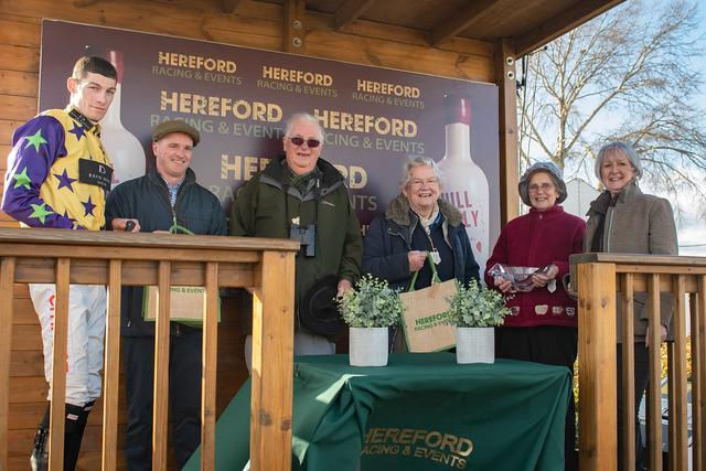 Winning connections receiving their prize - L to R Theo Gillard, David Dennis, Bob Allum, Lorna Hardwick, Sarah Allum and the Sponsor