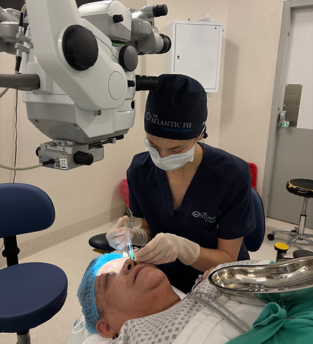 Dr Helené Sonnekus performing supervised surgery