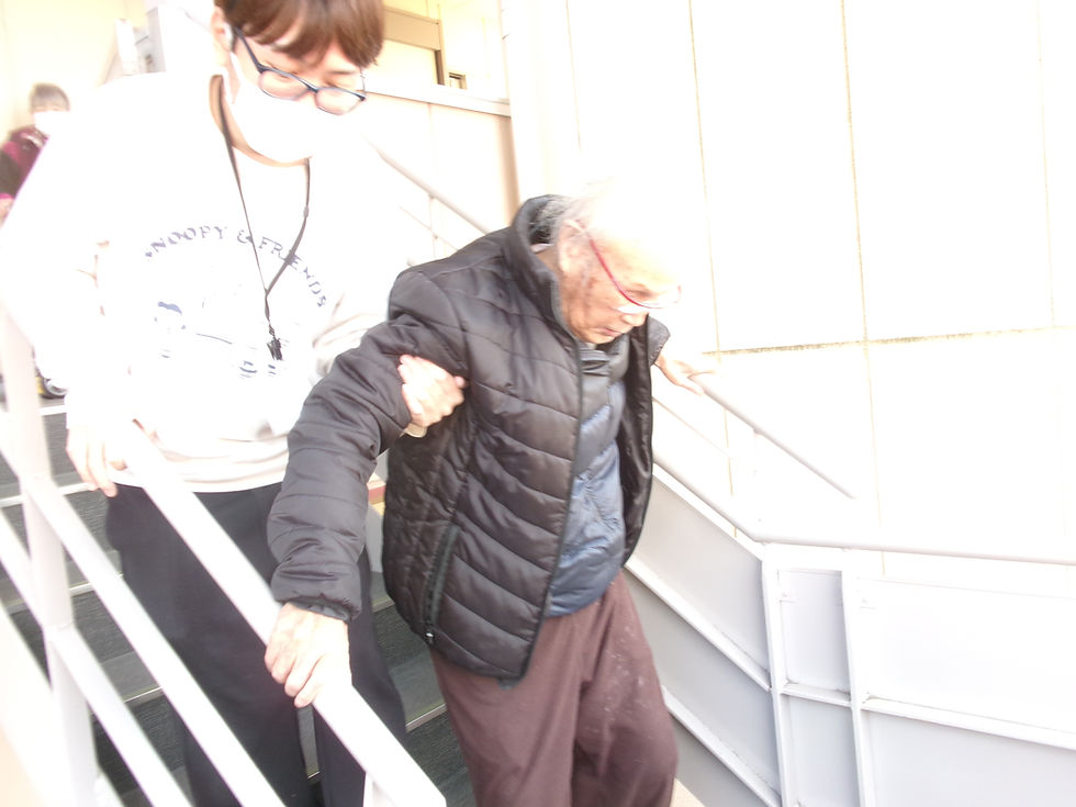 皆さんしっかり階段で降りて下さる