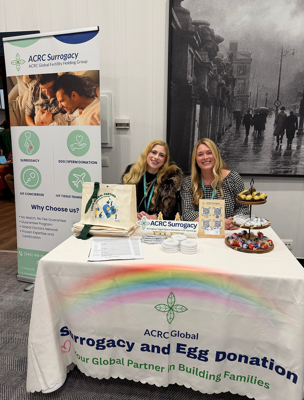L’équipe d’ACRC Surrogacy lors d’un événement sur la gestation pour autrui