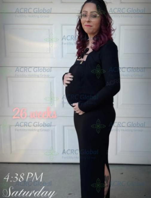 Surrogate T with ACRC surrogacy sharring pregnancy photo