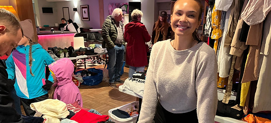 Isabel Hamre på bruktmarked i Sandefjord på napern