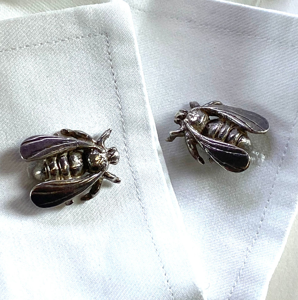 Silver Bee - Carved wax - cast in sterling silver. Silversmith David Salariya, silver maker,
hand-crafted 925 silver, bespoke silver items, silver artisan, silver workshop.