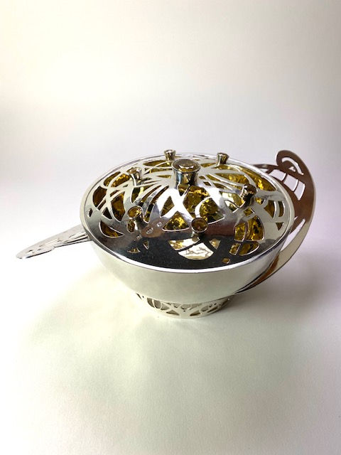 Sterling silver quaich, lid mounted with citrines. Silversmith David Salariya, silver maker,
hand-crafted silver, bespoke silver items, silver artisan, silver workshop.
