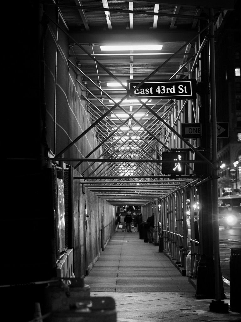 a black and white photo of east 43rd street