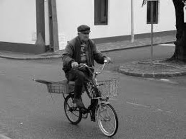 Anciano en bicicleta