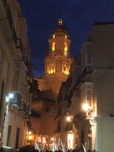 Catedral de Málaga en una noche de Semana Santa