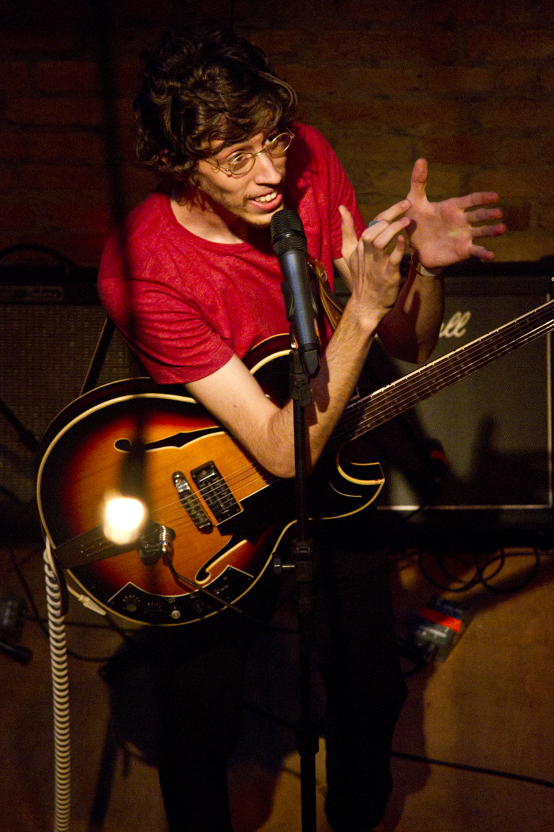 Tim Bernardes
