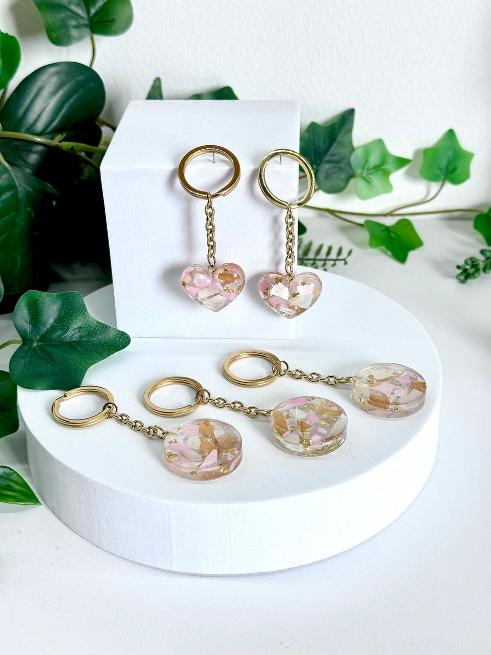 Thumbnail: Set of 2 Wedding Keychains one heart, one circle - With Your Glass Shards