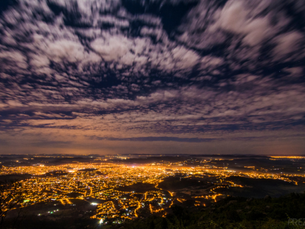 Um guia do céu aberto: melhores pontos para observar estrelas e meditar à noite em Atibaia