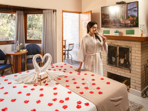 Chalé romântico na Pousada Valle das Flores em Monte Verde, com clima acolhedor e cenário perfeito para celebrar o Dia da Mulher.