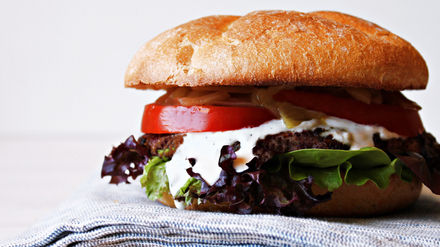 HAMBURGUESA DE ALUBIAS ROJAS CON CHAMPIÑONES