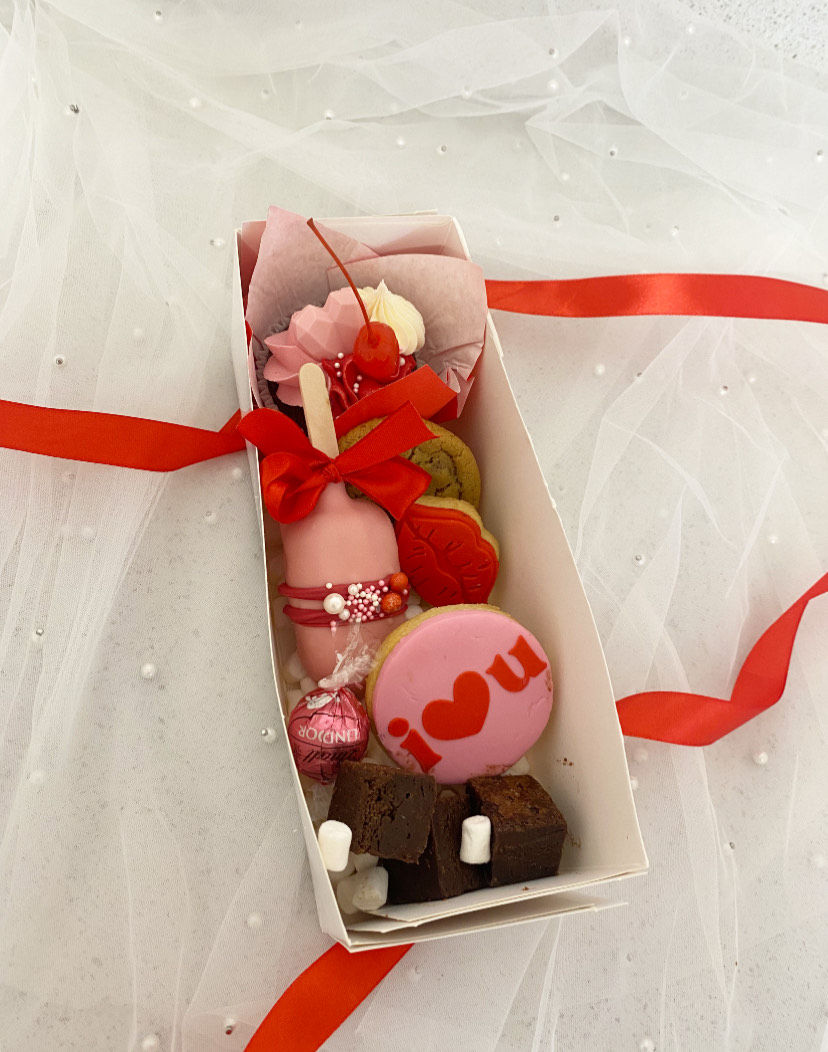 Deluxe Small Valentines Treat Box