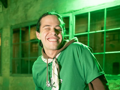 Méne “No Puedo Dejar De Decir Que Te Quiero”