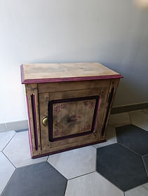 Ponçage, peinture, pochoirs, changement poignée et vernis