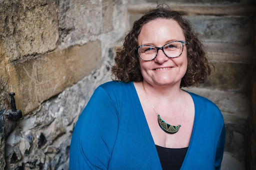 Iconic Project Management CEO, Lizzie Hewitt, smiles at the camera