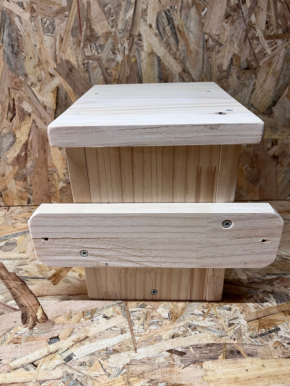 Miniatura: Caja nido frontal abierto, pequeña.