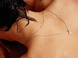 Harry Styles presenta la portada y contenido de su primer disco