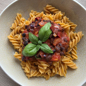 Linsenpasta mit schwarzen Bohnen, 1,25€ p.P., 13min Zubereitungszeit.