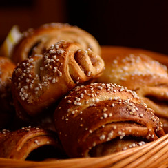 Kokouspalvelut, koustarjoilut, pulla ja kahvi, tyhy tarjoilut, tyky tarjoilut