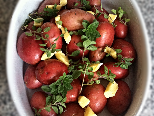 Papas al Horno con Salsa de Yoghurt