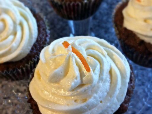 Cupcakes de Zapallito Italiano, Chocolate y Avellanas con Frosting de Queso Crema y Mandarinas
