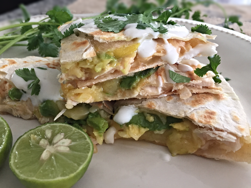 Quesadillas de Pollo Buffalo, Palta y Mucho Queso