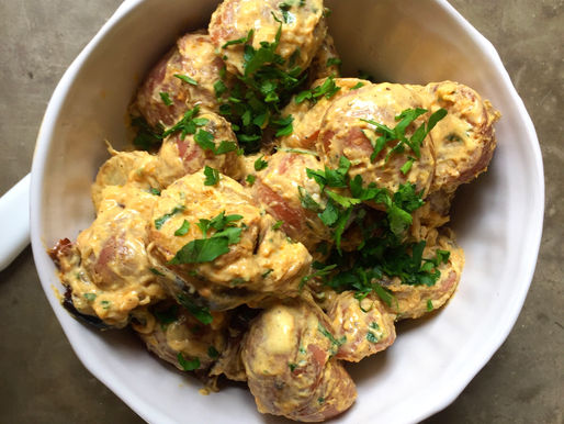 Papas al Horno con Salsa Huancaina y Perejil