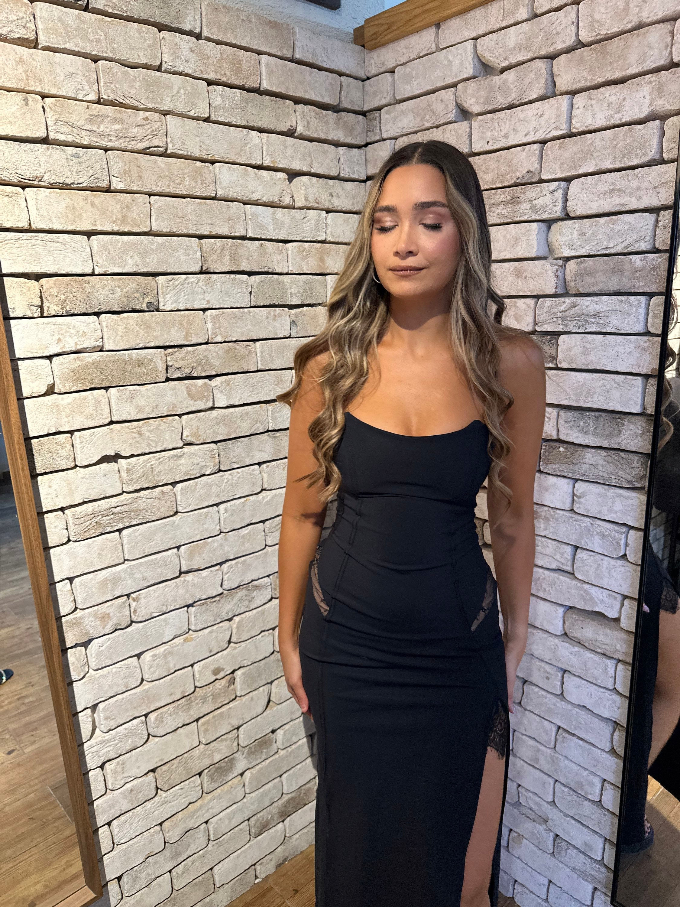 שמלה מקסי מחטבת בשילוב תחרה