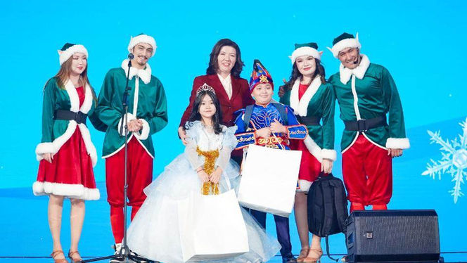 В Астане состоялась Президентская новогодняя ёлка с участием ста детей из всех регионов страны