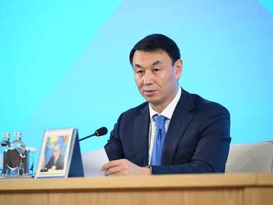 Алматы әкімі мемлекеттік мектеп директорларымен кеңес өткізді