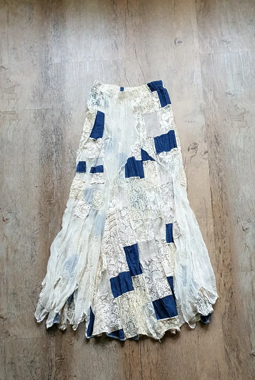 Miniaturbild: Patchwork-Outfit mit Jeans-Bolero