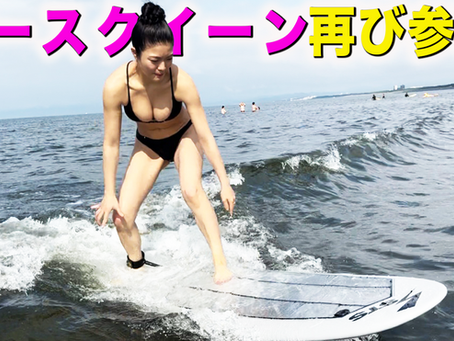 初心者でも安定して乗れる透明サーフボード「Sea Through」で海を滑走する様子