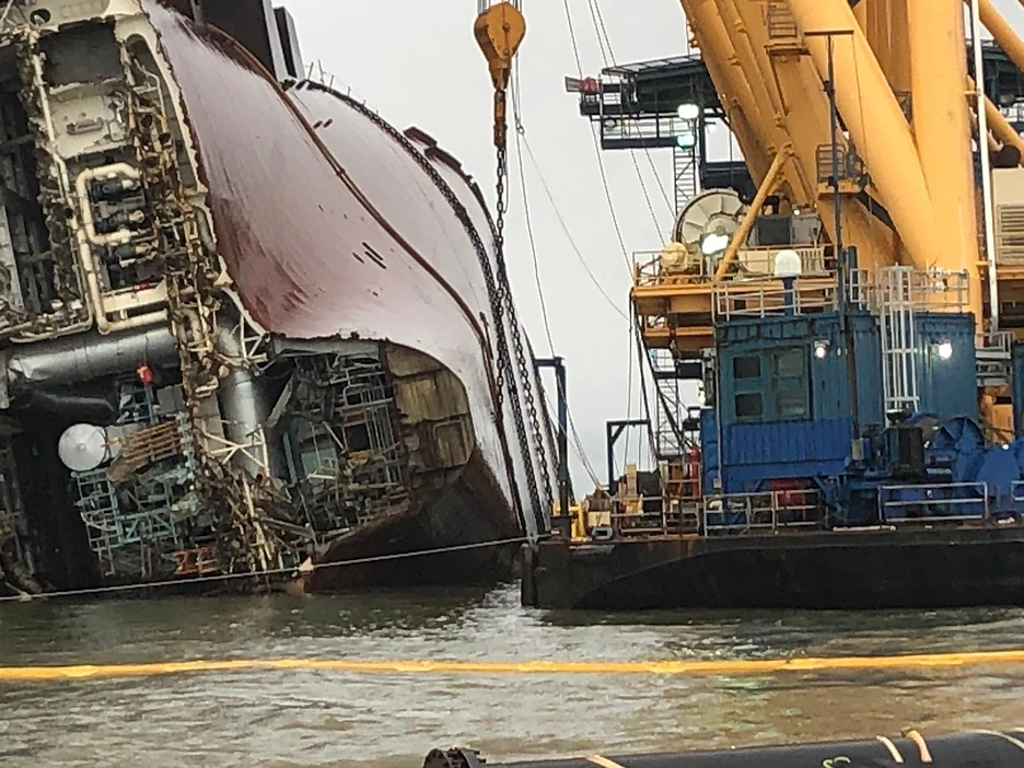 After 24 Days of Work, Golden Ray Cutting Operation Pauses Again