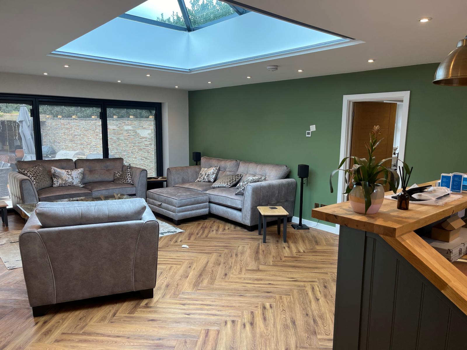 Heathbrow Road – Finished lounge with bifold doors and roof lantern