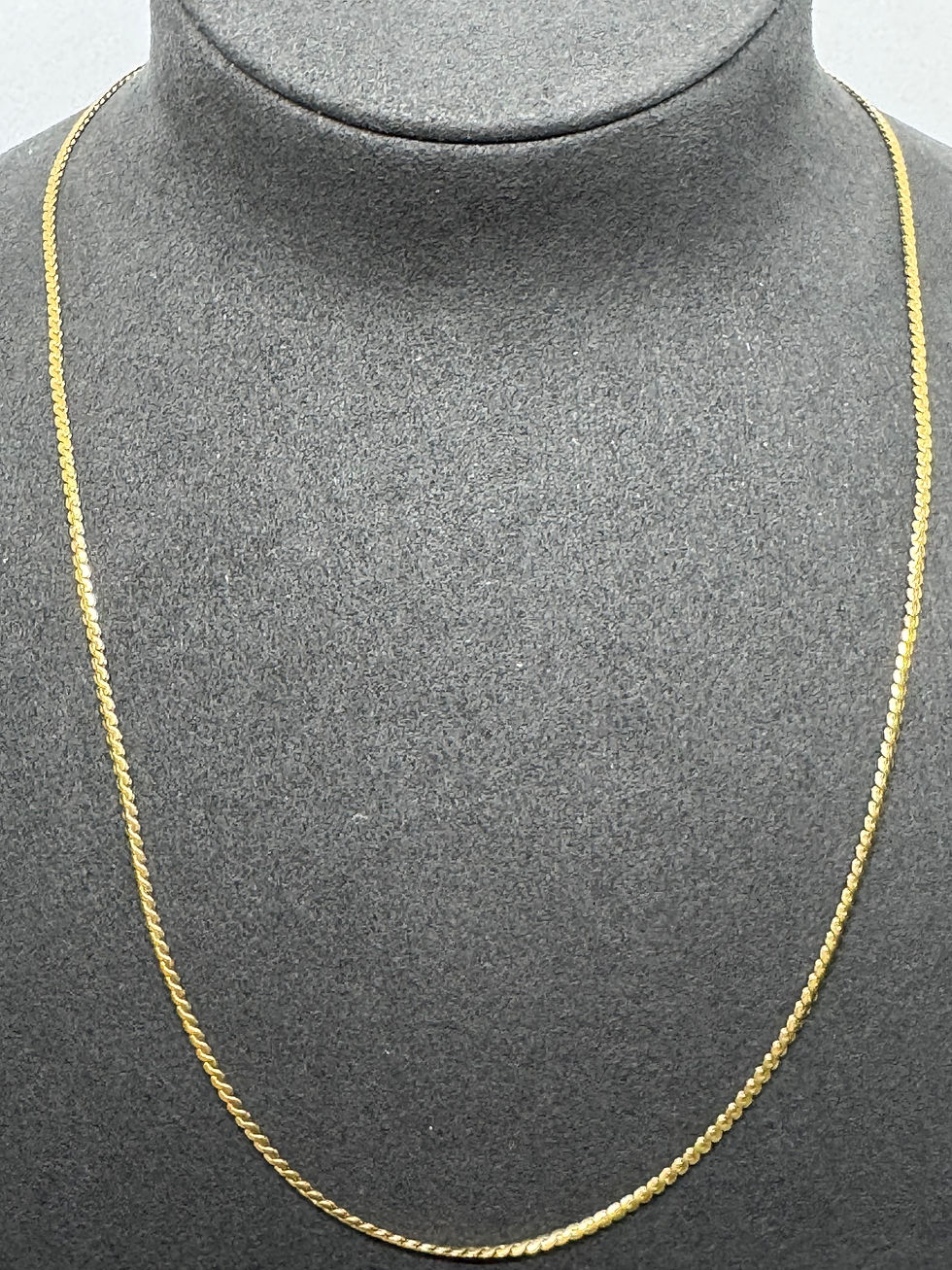 Bijuterie din aur 18K cu design simplu si finisaj rafinat – 50 cm.