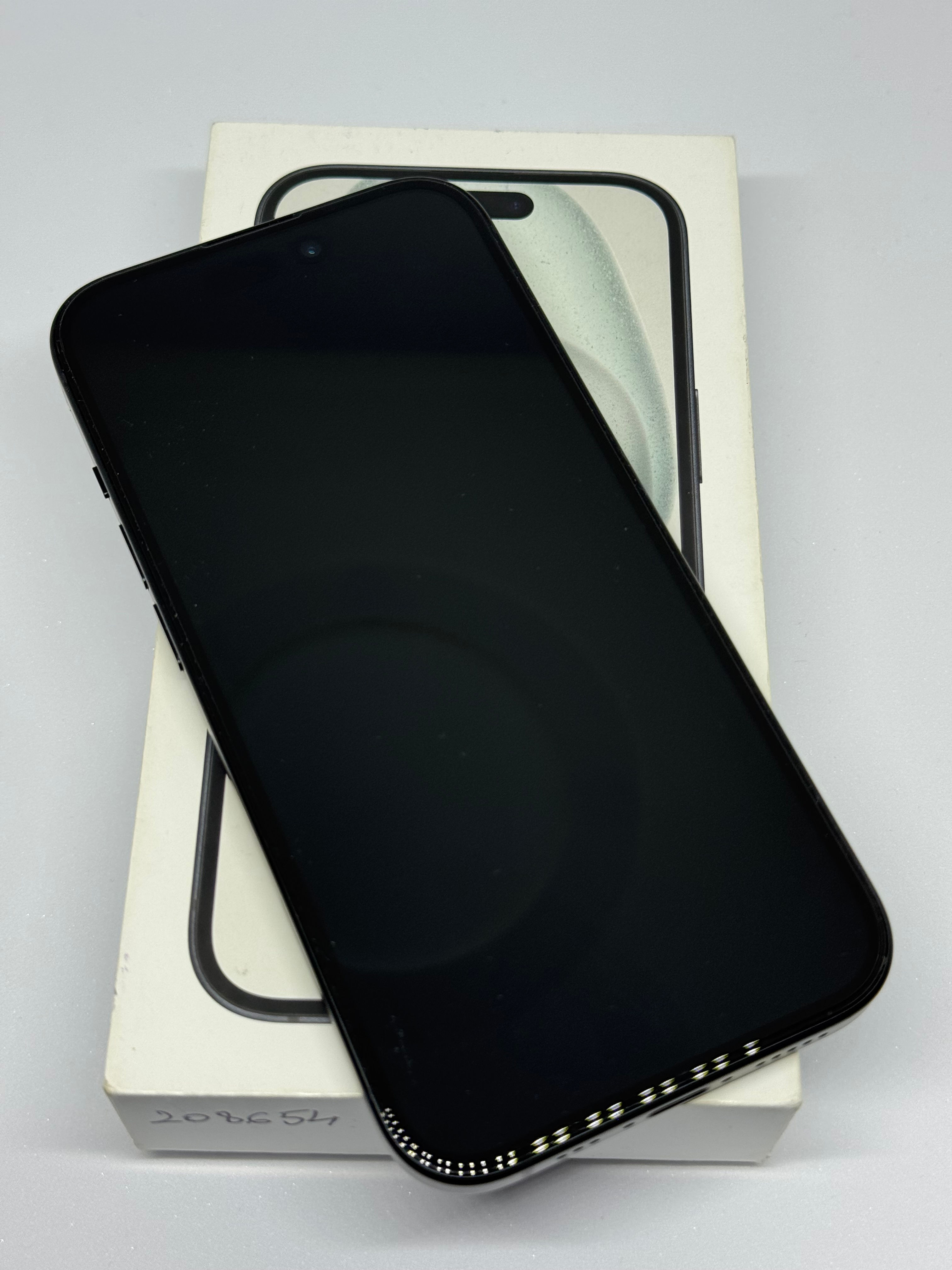 iPhone 15 , cu design modern, cameră avansată și performanță îmbunătățită