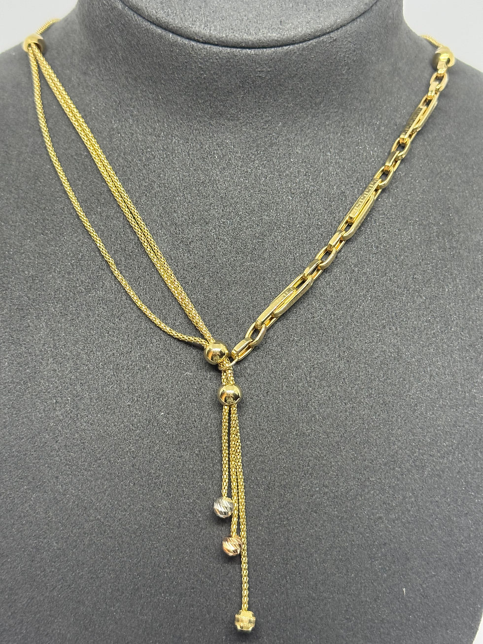 Lant fin din aur 14K cu accente multicolore – stil jucaus si rafinat.