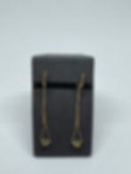 Bijuterie delicată din aur galben, perfectă pentru stiluri moderne.