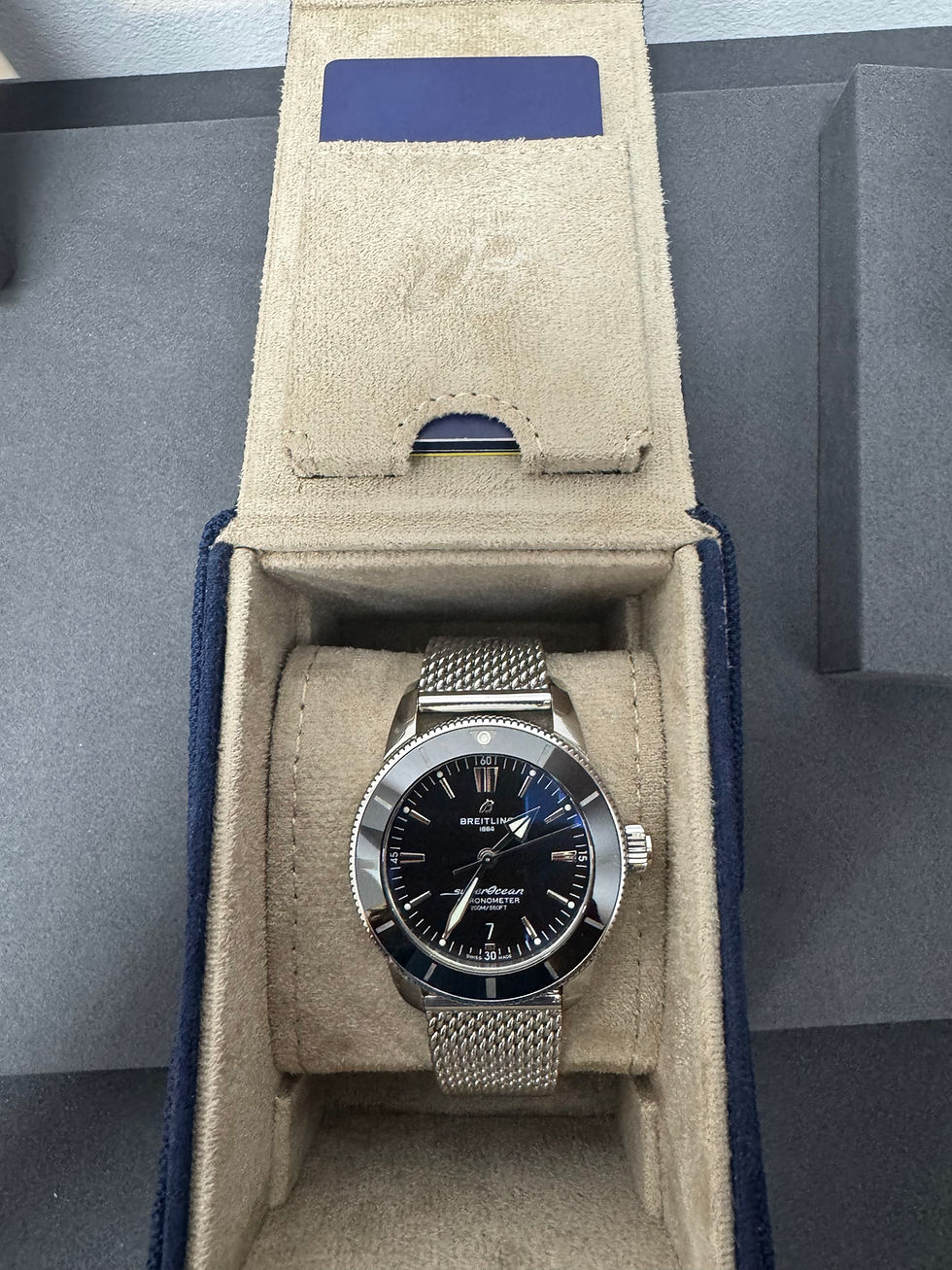 Miniatură: Ceas de lux Breitling Superocean Heritage, rezistent la apă, cu detalii rafinate și precizie elvețiană