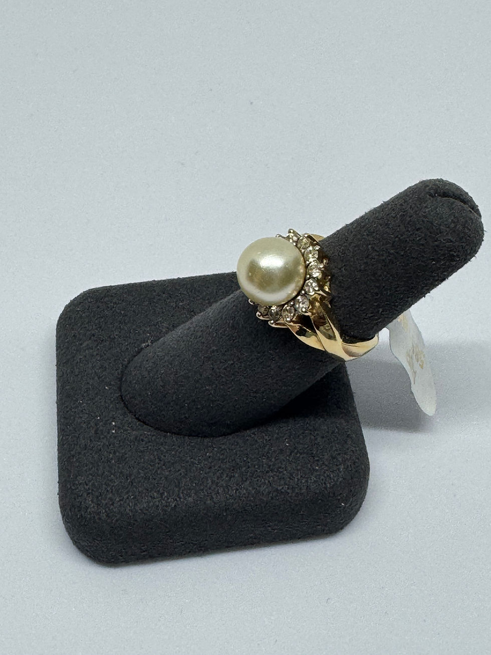 Bijuterie fină din aur galben 14K, decorată cu perlă și zirconii. Masura 12, 6.8g.