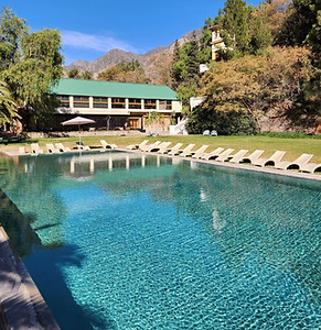 Servicio de traslados privados a Termas de Cacheuta en camionetas ejecutivas de DBESTransfer Mendoza