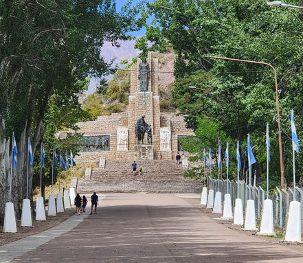 Monumento del Retorno a la Patria en el Manzano Histórico, Tunuyán, Mendoza.