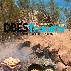 Asado criollo argentino con empanadas mendocinas en la Experiencia Chirivia en Potrerillos