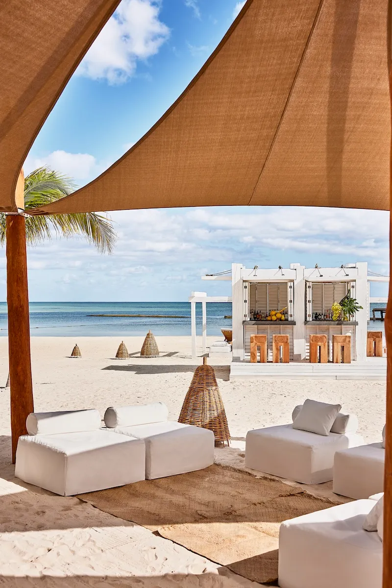 Beach area with lounge rooms