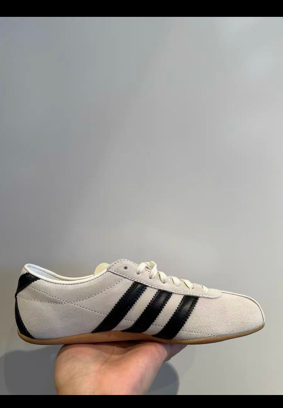 Thumbnail: Adidas Tokyo shoes