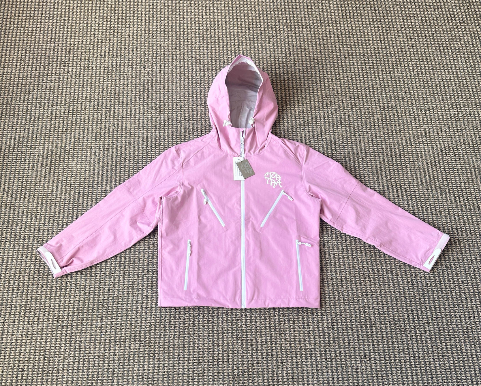Mertra water sensitive windbreaker