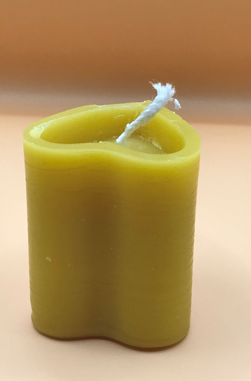 Thumbnail: Heart-shaped beeswax candle, koltukshoney
